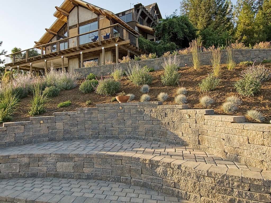 How To Build A Retaining Wall: A Comprehensive Guide 4 Stone-retaining-wall