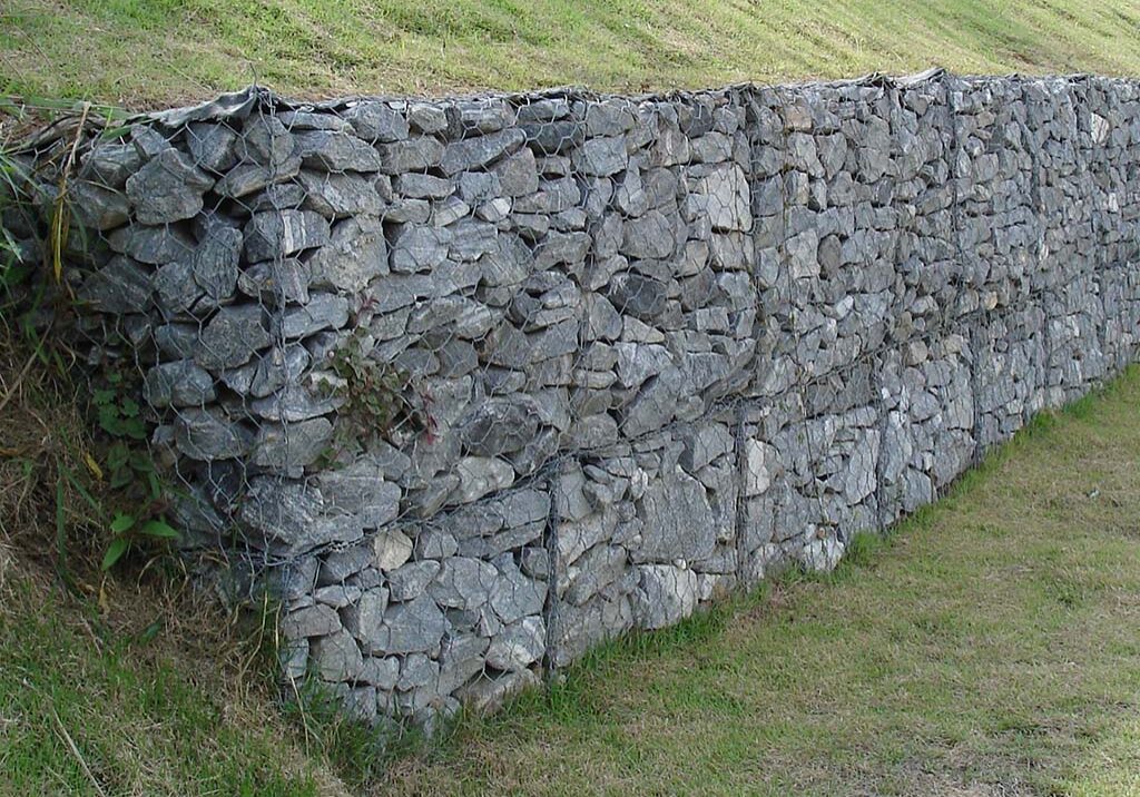 Retaining wall gabion
