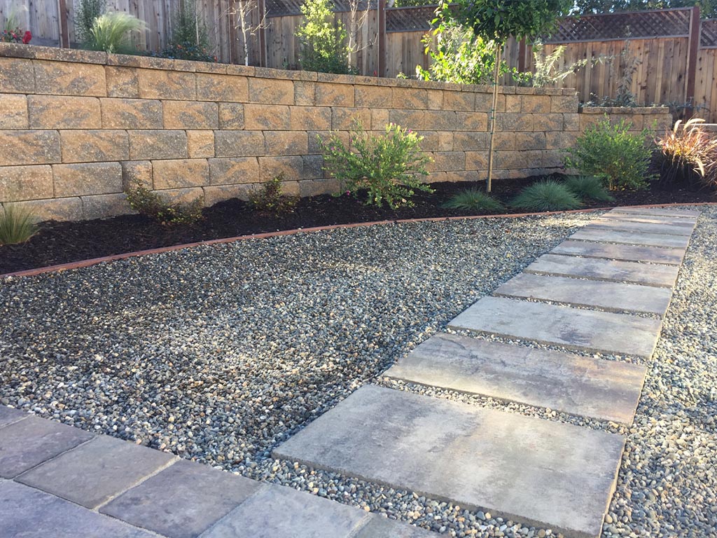 Retaining wall stone1